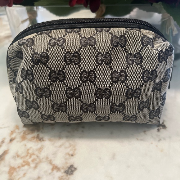 Preloved Authentic Gucci GG Monogram Zip pouch/ toiletry/cosmetic bag- Blue - Picture 7 of 10